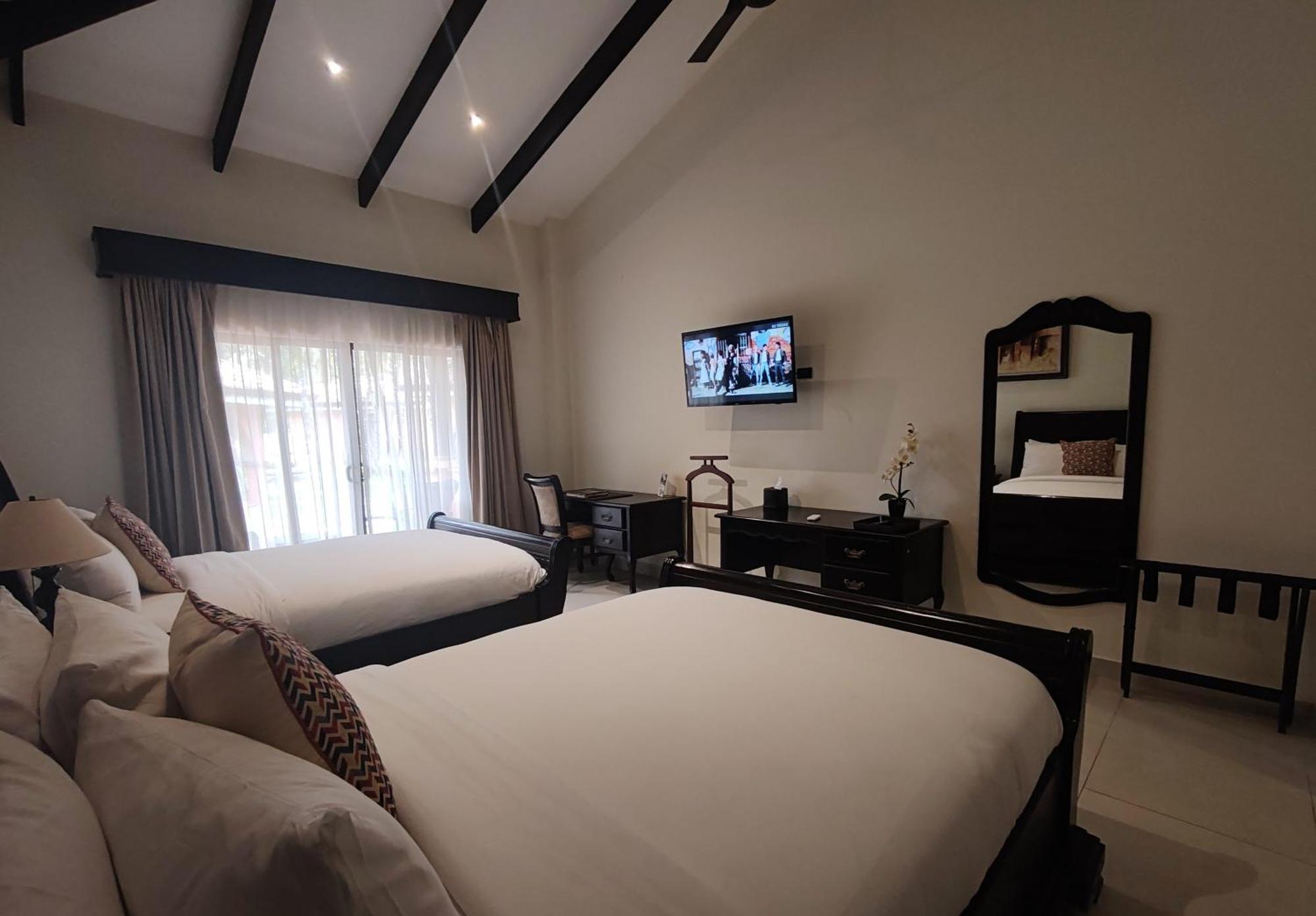 Marenaz Oceanfront Resort เอสเตริโญส เอสเต ภายนอก รูปภาพ